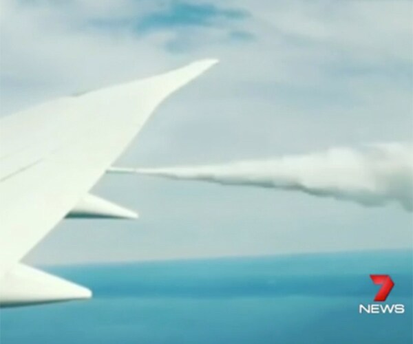 United 'Bird Strike' in Engines Forces Flight Back to Sydney