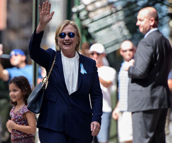 #HillarysBodyDouble Trends on Twitter Amid Conspiracy Theories