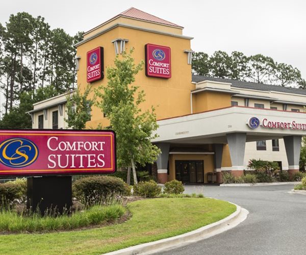 Choice Hotels Looking to Buy Wyndham