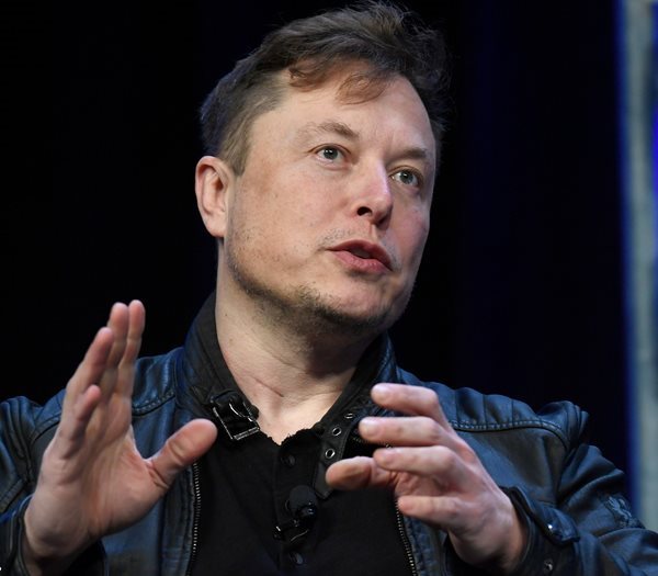  Musk Sells $4B of Tesla Shares Days After Twitter Deal