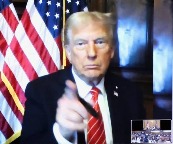 donald trump onscreen with an inset of the courtro