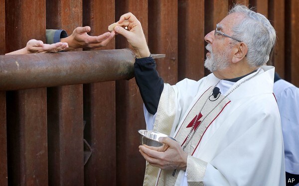 Catholic Bishops Hold Mass at US-Mexico Border