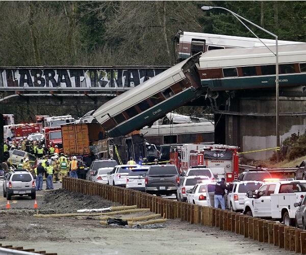 Trump Uses Washington Train Tragedy to Prod Infrastructure Plan