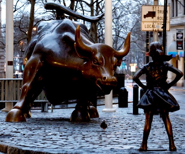 Girl Statue, Wall Street Bull Face Off to Encourage Gender Diversity