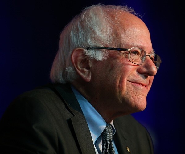 Crowd Adores Sanders at First Muslim Presidential Forum