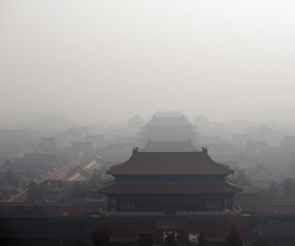 China Smog Closes Businesses, Disrupts Travel