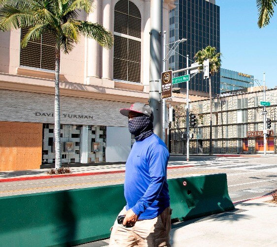 Los Angeles Mayor Urges Everyone to Wear Masks