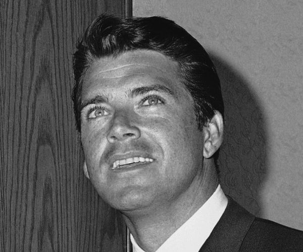 Van Williams Dies: '60s 'Green Hornet' Television Star Was 82