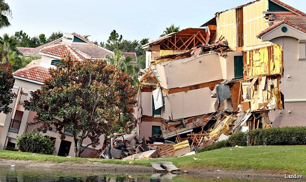 Sinkhole Disney World: Hole Opens Up, Swallows Nearby Resort Villa