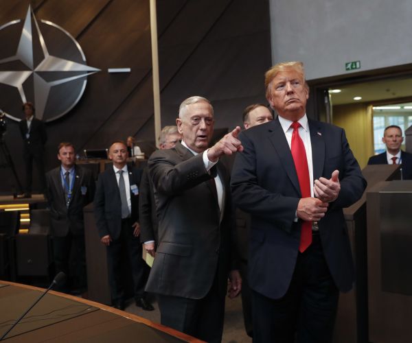 Trump Praises Mattis, Says Defense Secretary Will Stay 