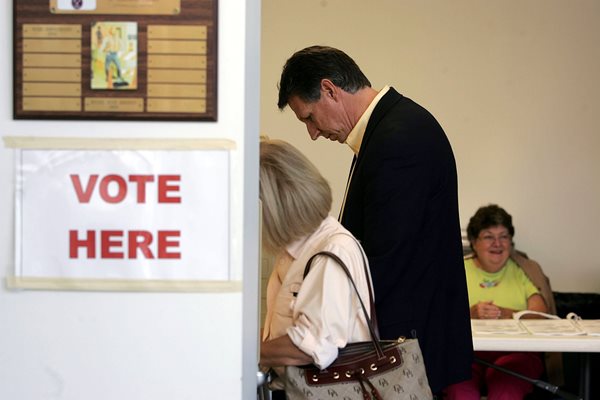 americans casting votes