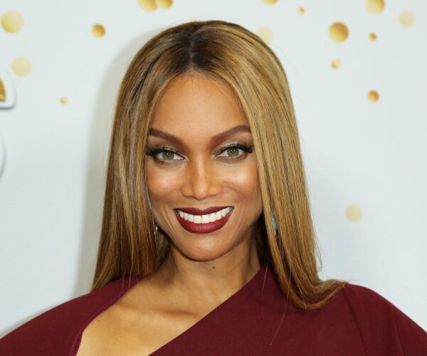 tyra banks walks red carpet