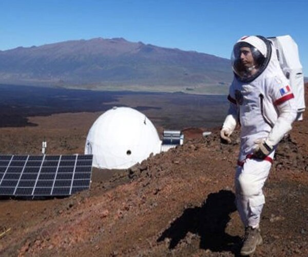 Mars Simulation on Mauna Ulu Volcano in Hawaii Feels Real