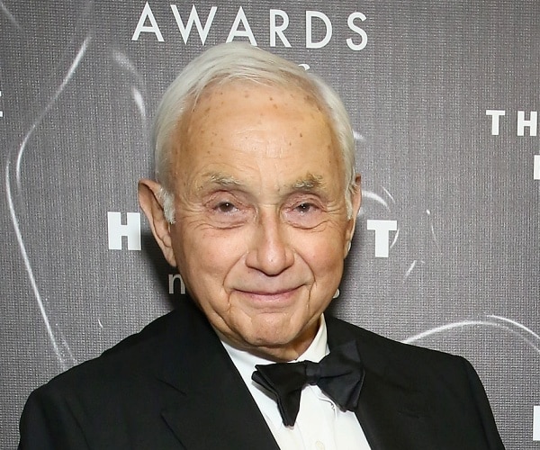 les wexner stands on red carpet