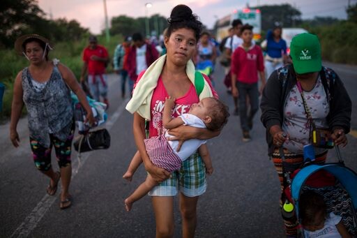 Migrants Complain of Smells, Snakes in Southern Mexico Town