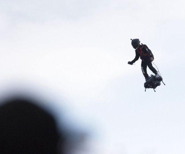 Pilots Spot Person Flying Jet Pack Near Los Angeles Airport