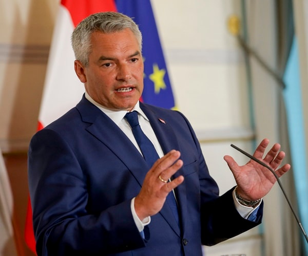 Austrian Conservatives Hold Crisis Meeting After Chancellor Quits