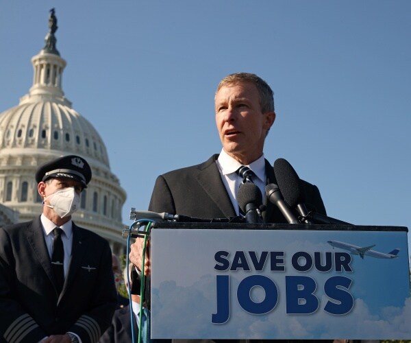 United Airlines CEO Supports $1T Infrastructure Bill, Climate Change Elements In $3.5T Plan