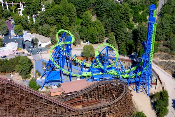 Colossus Roller Coaster Catches Fire at Magic Mountain Park