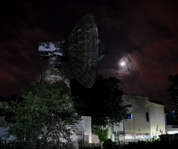 India Loses Touch With Lander on Its Final Approach to Moon