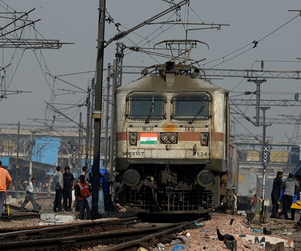 India Runaway Train Carries Passengers for Miles Before Being Stopped