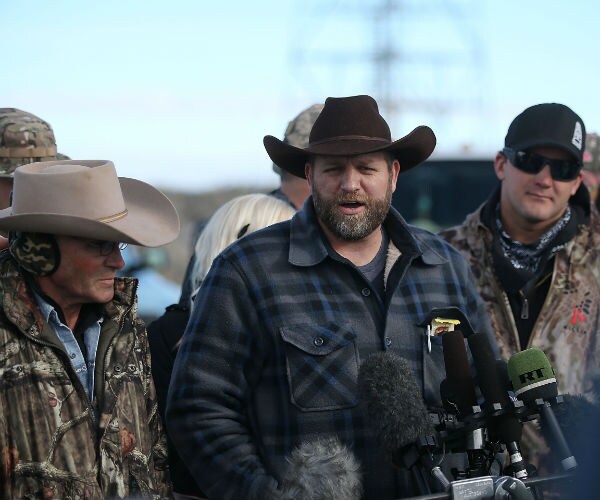 One Shot Dead as FBI Arrests Oregon Occupation Leader, Others