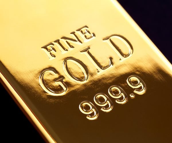 Gold Retreats as Dollar, Yields Firm Ahead of Fed Verdict