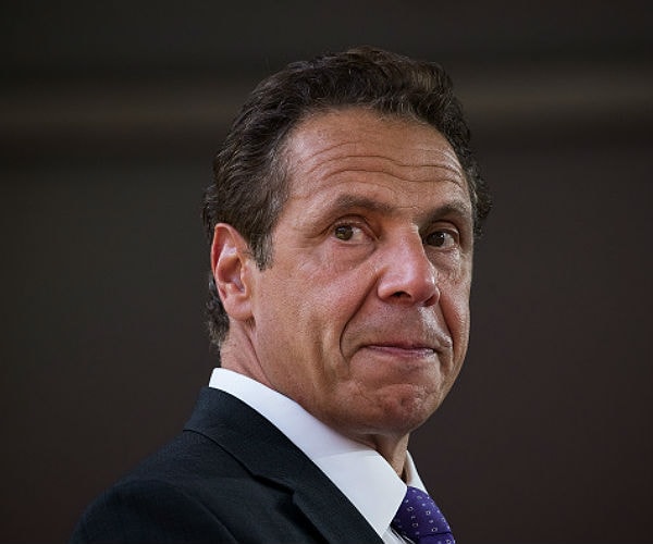 Cuomo Signs Order Preventing Inquiries on Immigration Status