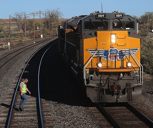 Union Pacific Layoffs to Include 500 Managers, 250 Others