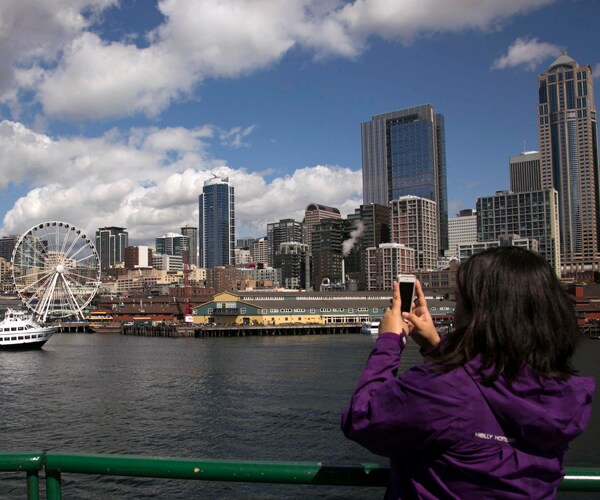 FAA: Seattle Skyscraper a Hazard for Nearby Airport