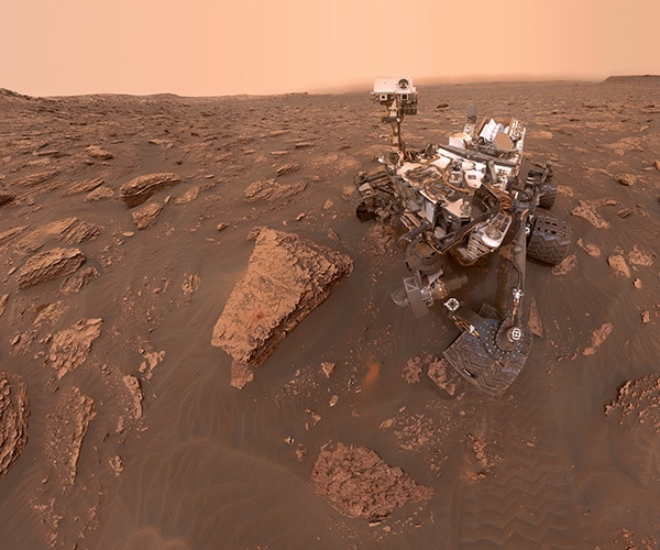 Martian Dust Storm Engulfs Planet as Curiosity Takes Pics