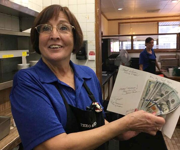 $1,000 Christmas Tip Left By Table of 10 for Michigan Waitress