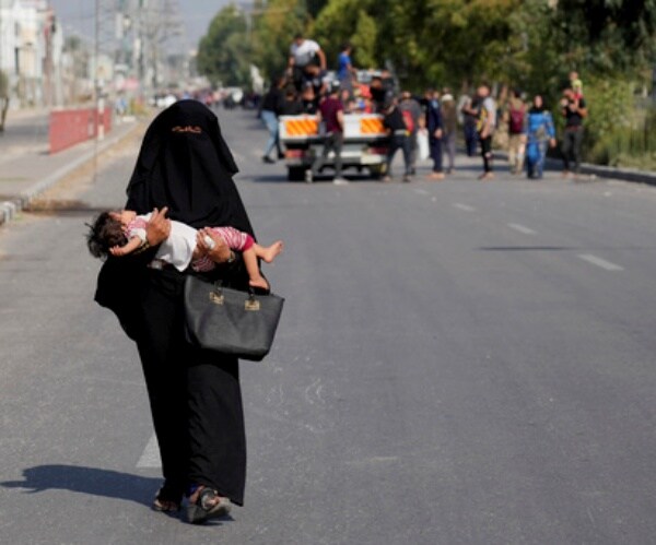 woman, child, gaza, fleeing