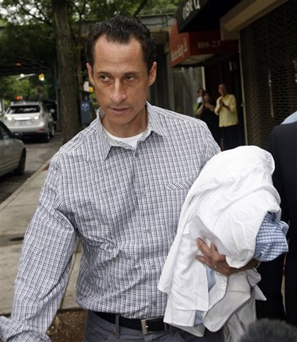 Weiner Carries His Laundry