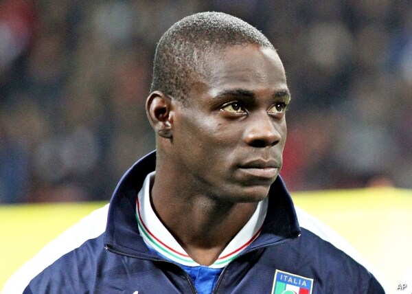 Mario Balotelli: Racist Chants Outside World Cup Practice Are 'Stupid'