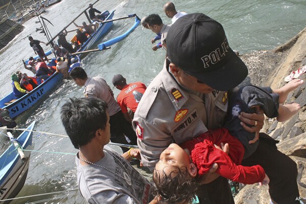 Indonesia Boat Carrying Asylum Seekers Sinks; 189 Rescued, 9 Dead