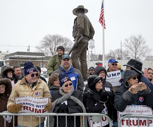 Poll: Trump and Cruz Take Lead in Iowa