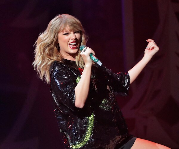 Taylor Swift's 'September' Cover Blows, Listeners Say