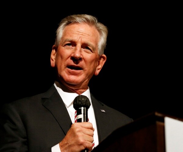 tommy tuberville speaks to crowd