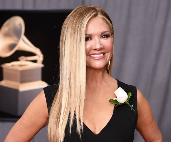 White Roses Top Fashion Statement on Grammys Red Carpet