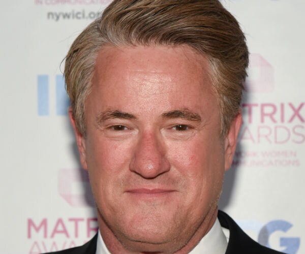 joe scarborough smiles smugly during a red carpet photo opportunity