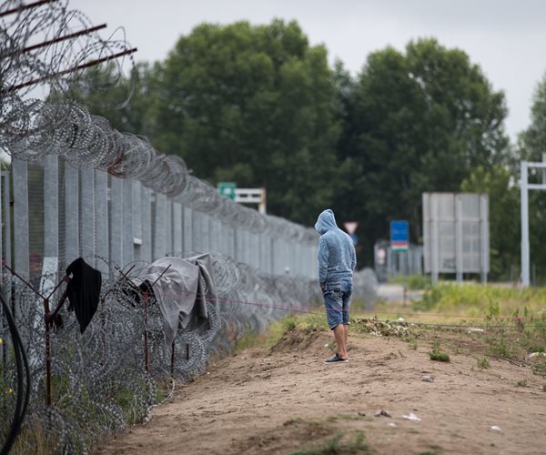 Hungary Asylum-Seekers to Be Automatically Held in Camps