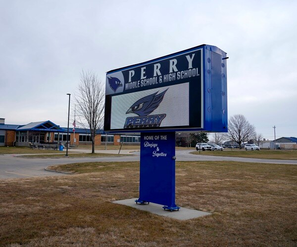 Iowa Principal Who Risked His Life to Protect Students During a High School Shooting Has Died