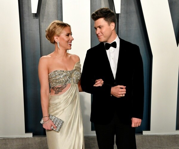 scarlett johannson and colin jost arrive at party