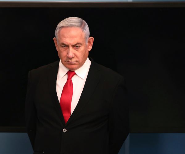 Netanyahu Says All Israelis Must Wear Face Masks in Public as Virus Precaution