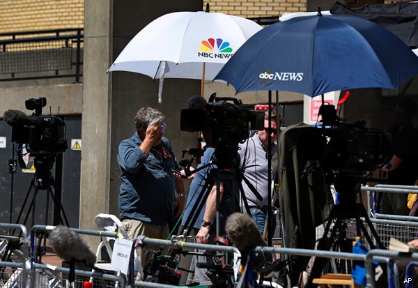 Royal Baby Watch: Much Ado Outside Kate's London Hospital