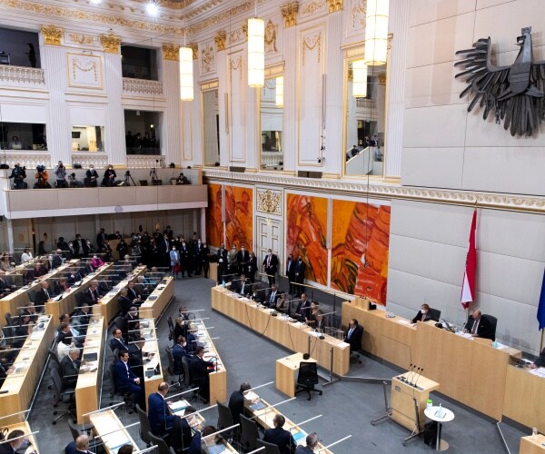 Members of the Austrian Parliament at the government declaration.