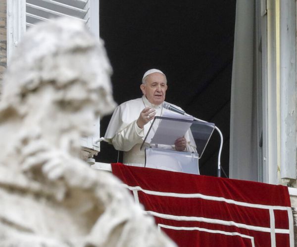 Vatican: Pope to Miss Events Due to New Flare up of Leg Pain 