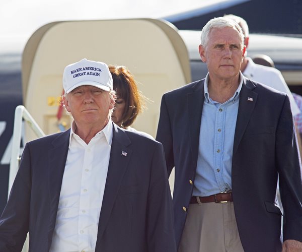 Trump Tours Flood Damage as Campaign Reels From Shakeup