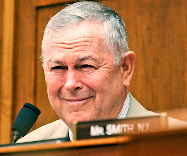 Rohrabacher: WH's Kelly Keeps Me From Talking to Trump About Assange, Russians